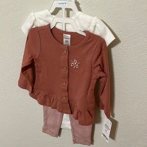 Carter’s 6 month girl outfit set